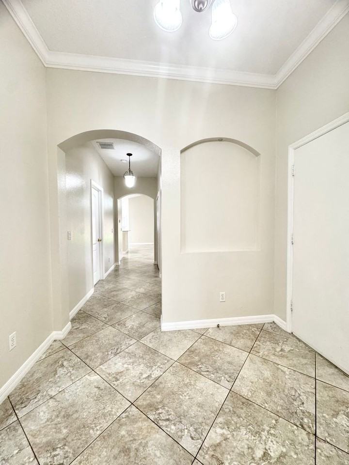 9886 Brodbeck Blvd - Photo 2 of 23