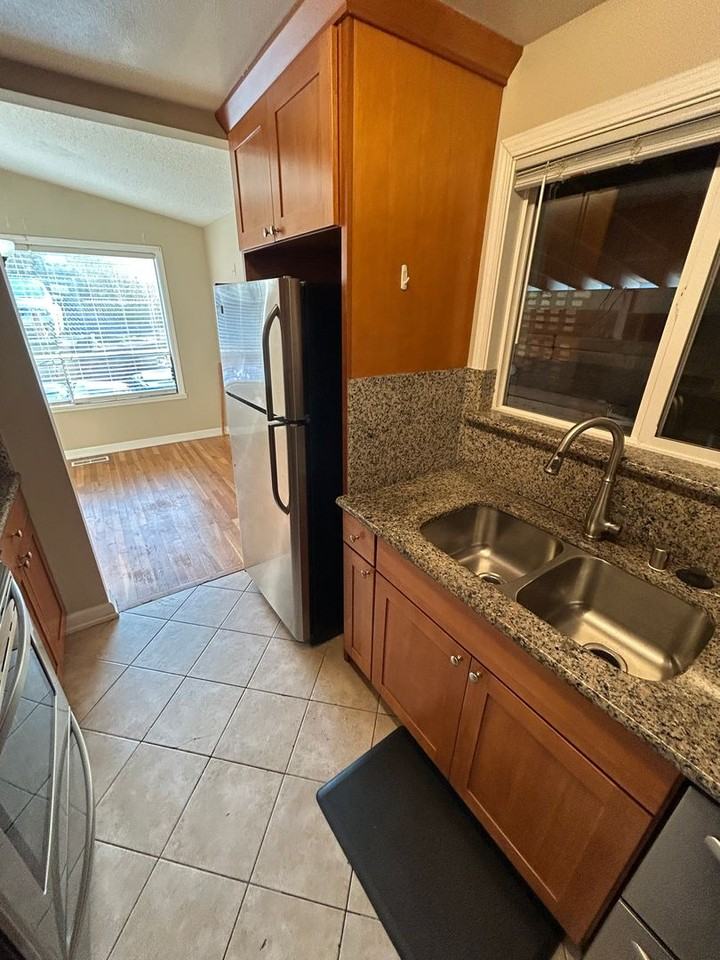 7226 33rd Ave S - Photo 3 of 36