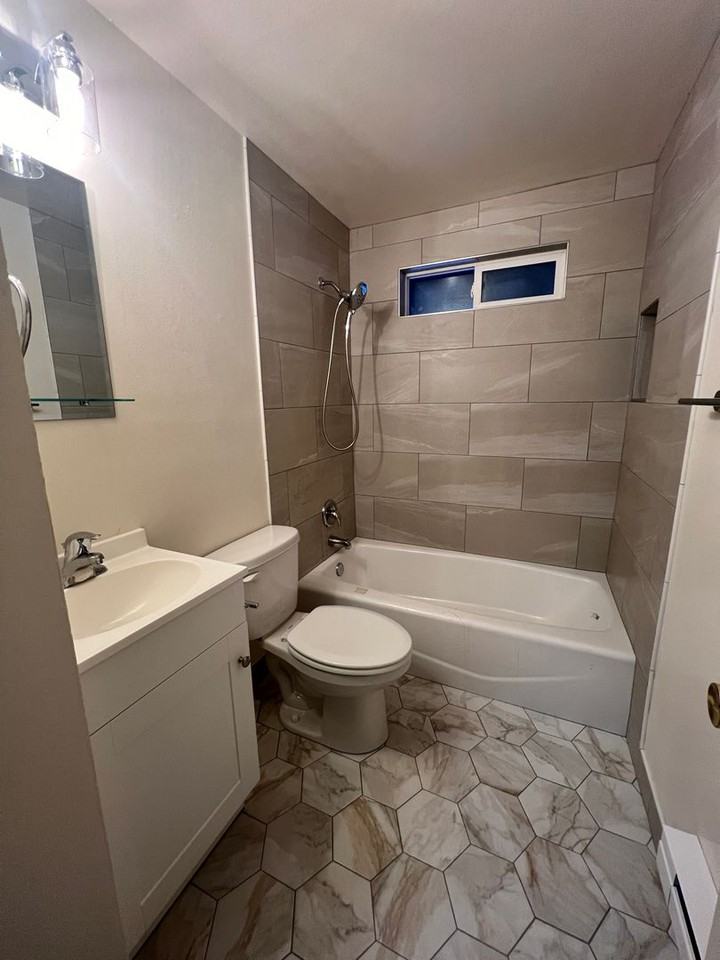 228 W Northshore Dr - Photo 3 of 9