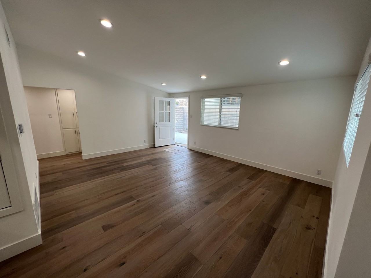 1164 Shelburn Ln - Photo 2 of 28