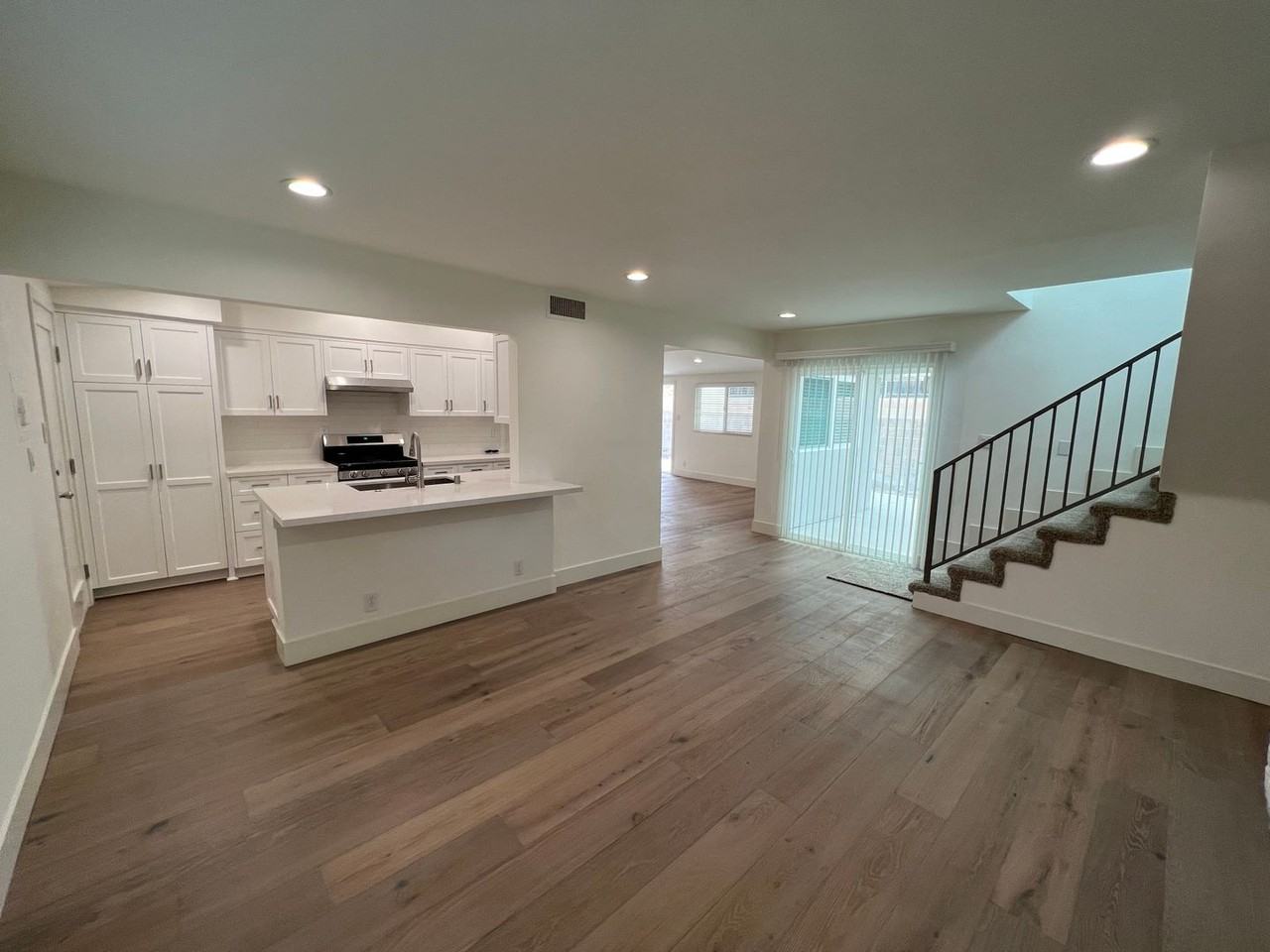1164 Shelburn Ln - Photo 3 of 28