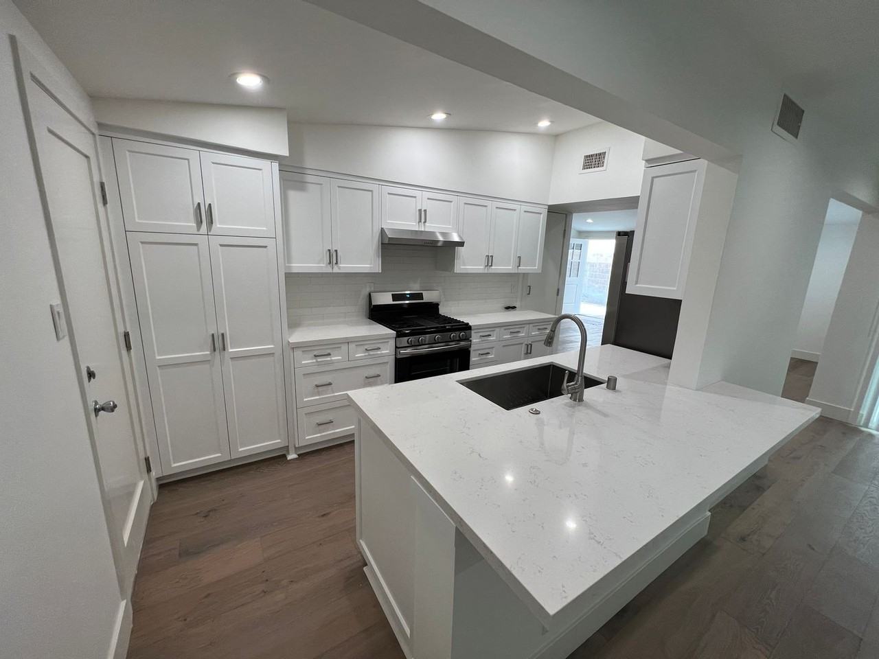 1164 Shelburn Ln - Photo 4 of 28
