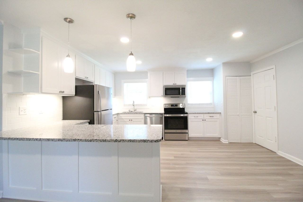3134 W 44th Ter - Photo 3 of 11