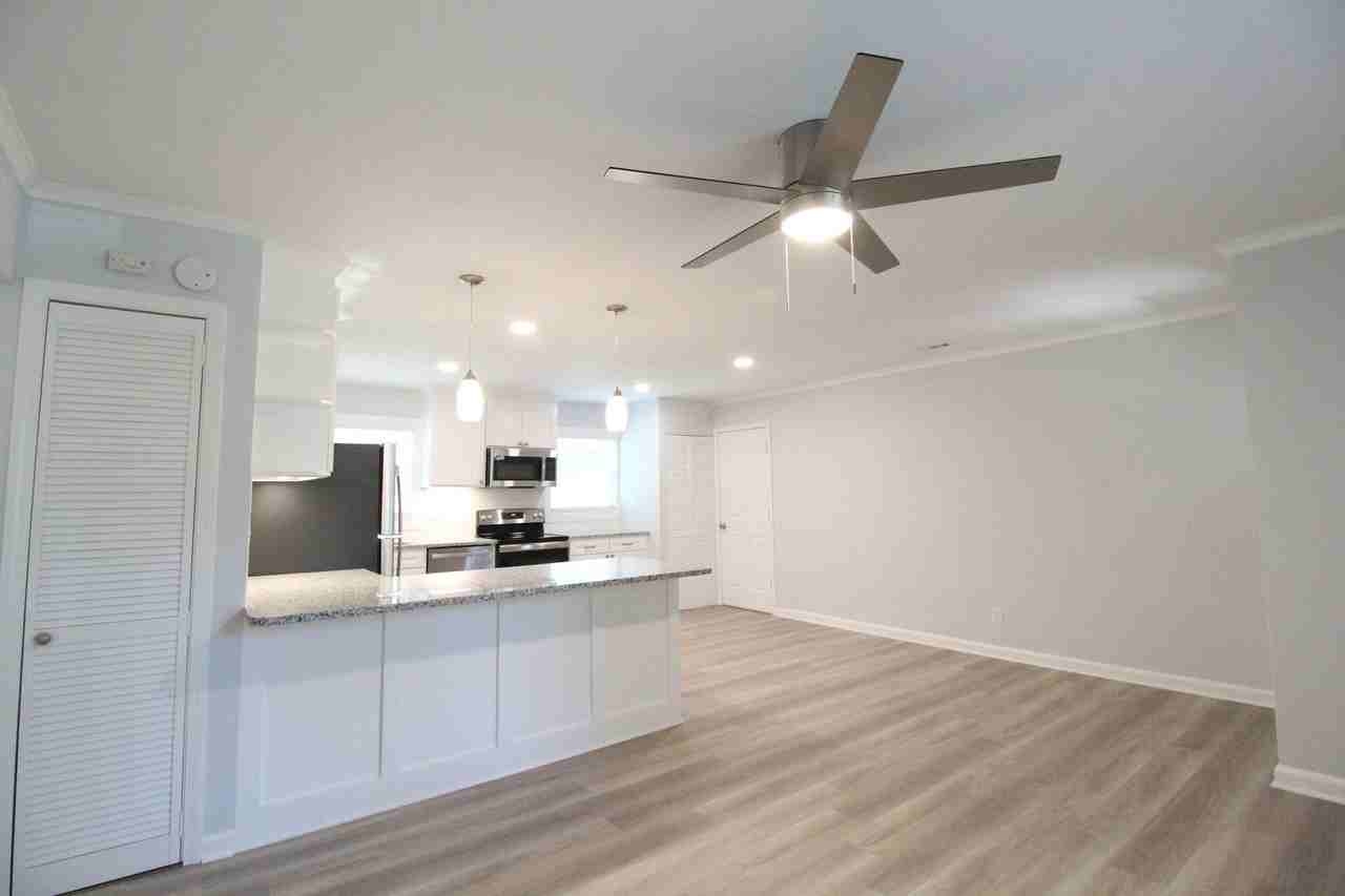3134 W 44th Ter - Photo 6 of 11