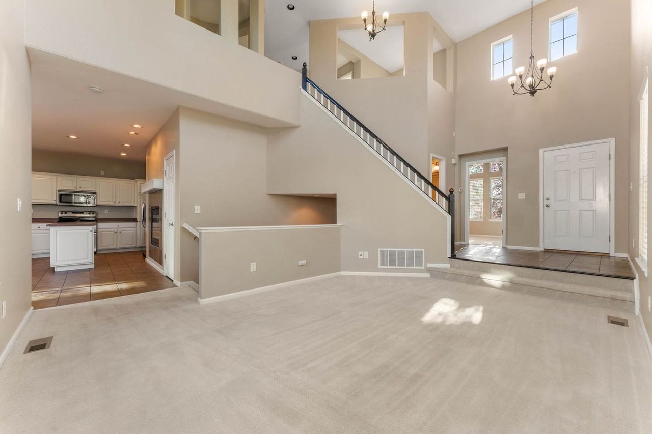 10599 Atwood Cir - Photo 2 of 25