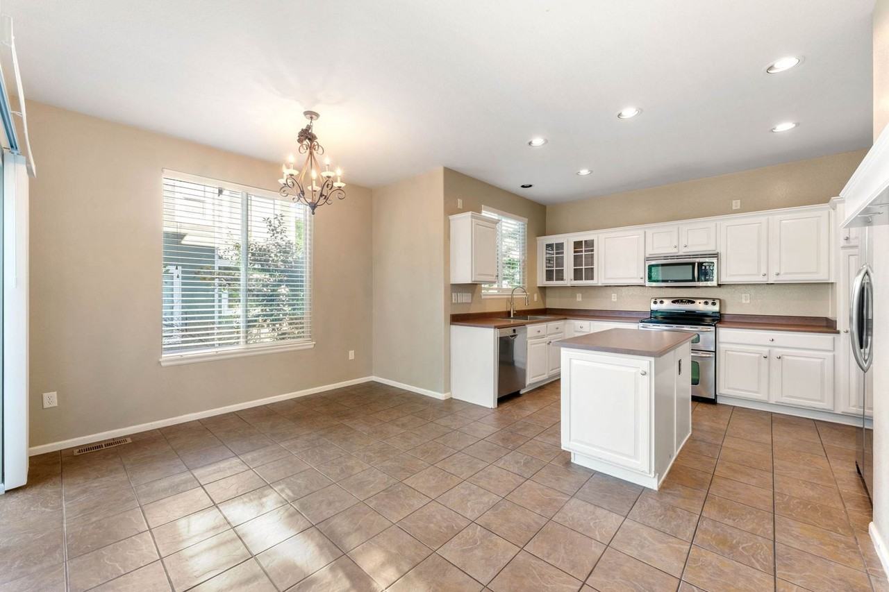 10599 Atwood Cir #10599 - Photo 4 of 25