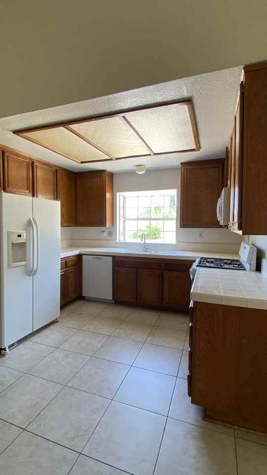 6005 Brougham St - Photo 4 of 28