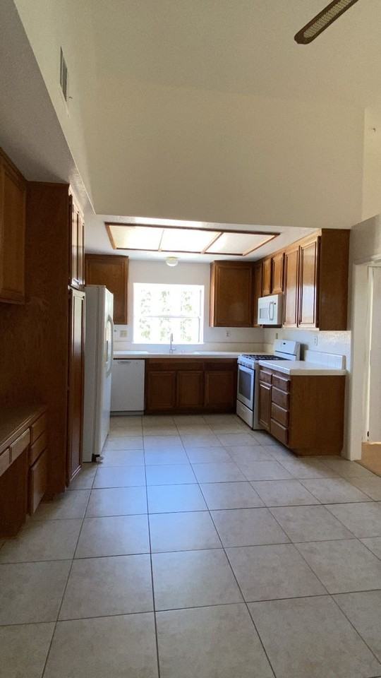 6005 Brougham St - Photo 5 of 28