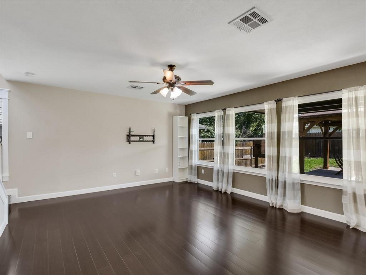 12816 Thomas Jefferson St - Photo 5 of 10