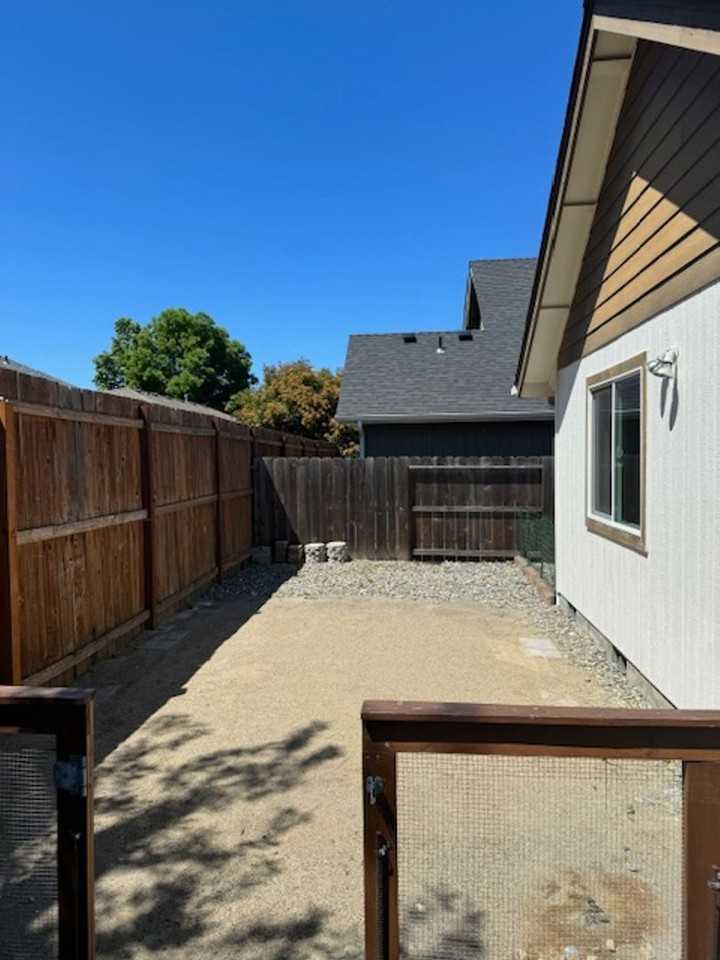 449 Se Cadet Ct - Photo 3 of 20