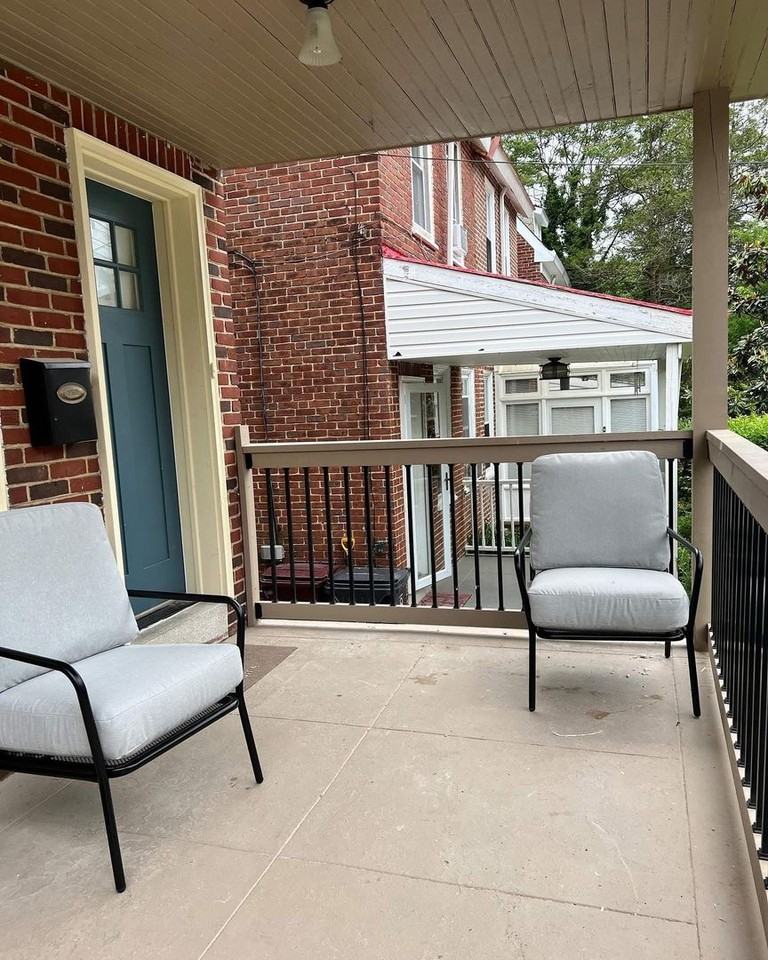 711 W 29th St - Photo 2 of 12