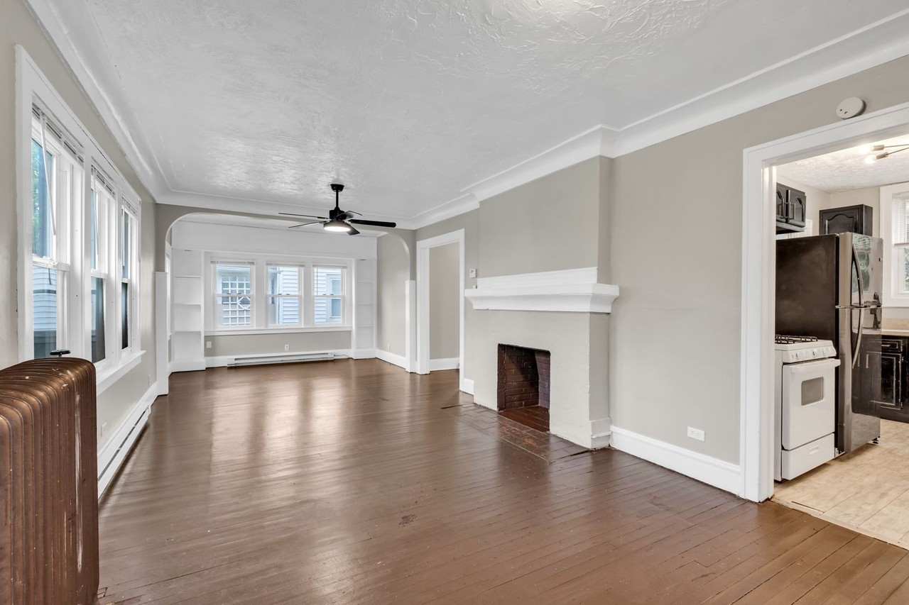 3224 E 137th St - Photo 4 of 30