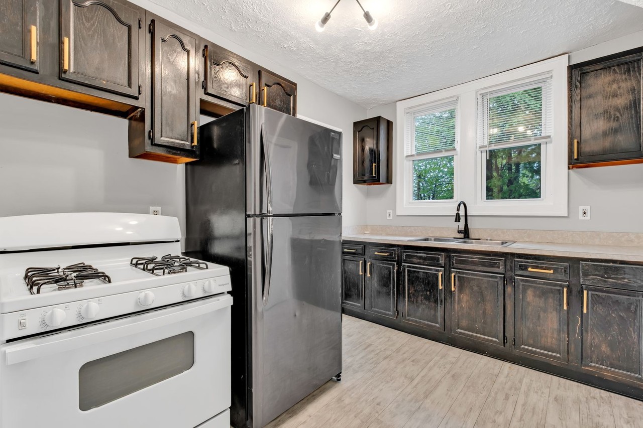 3224 E 137th St - Photo 7 of 30