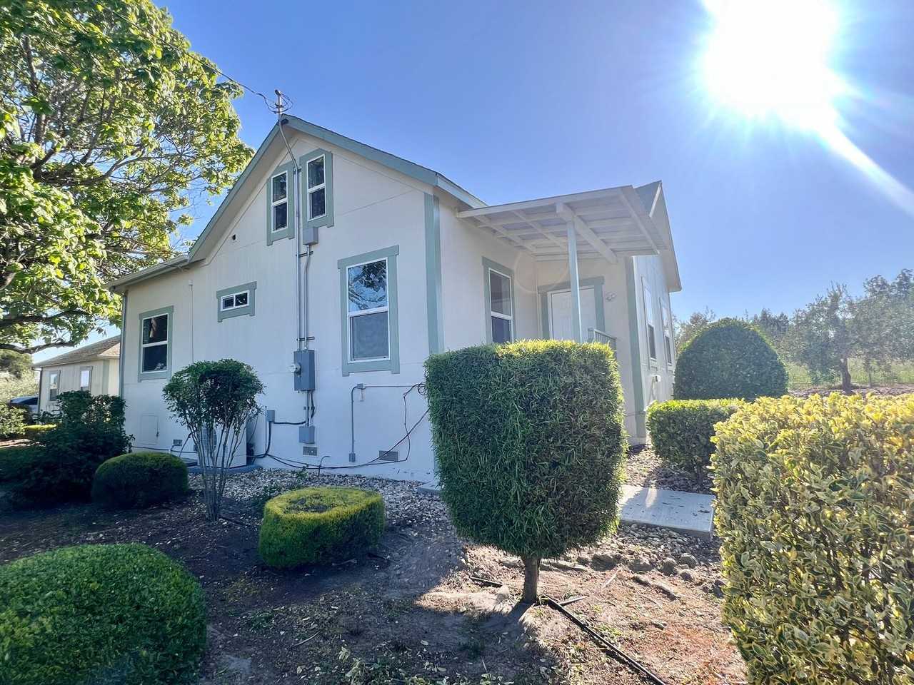 1515 Stony Point Rd - Photo 2 of 23