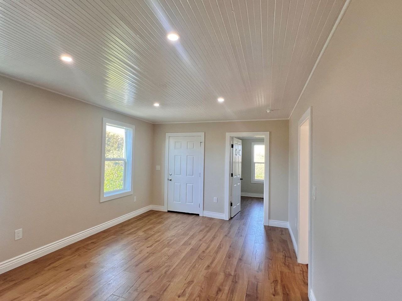 1515 Stony Point Rd - Photo 4 of 23