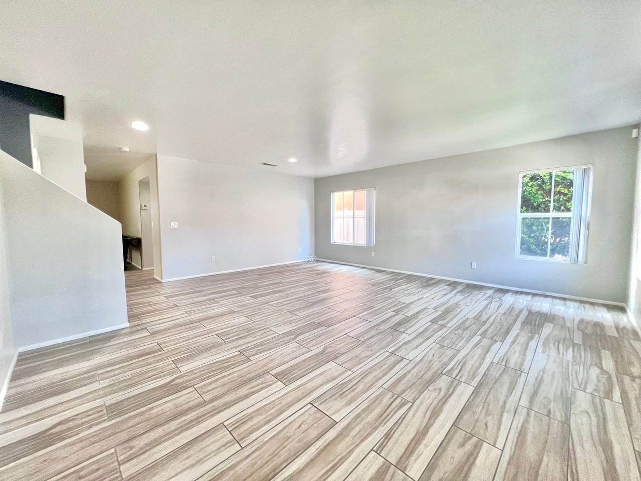 567 Botan St - Photo 2 of 26