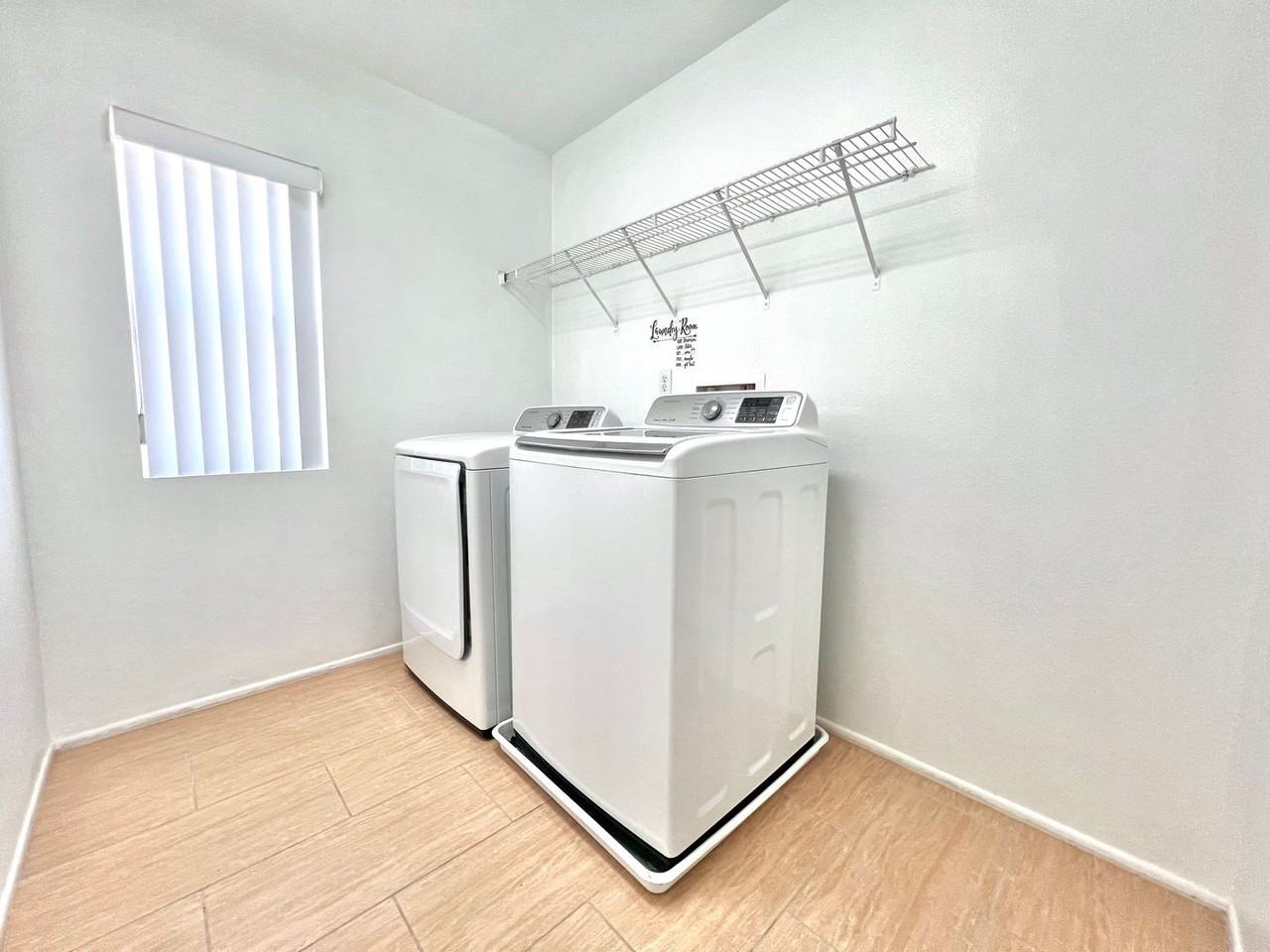 567 Botan St - Photo 5 of 26