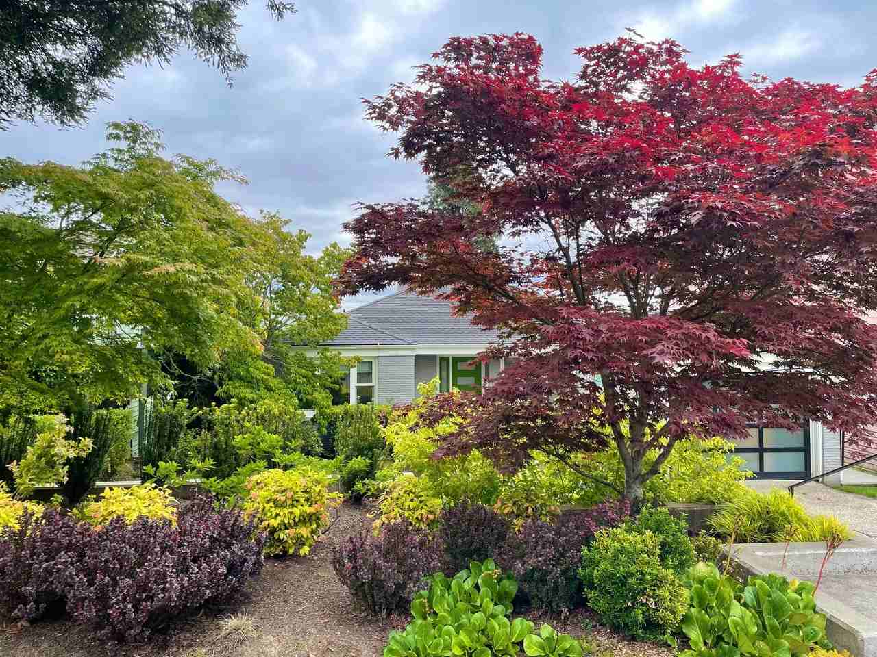 6828 52nd Ave Ne - Photo 3 of 30