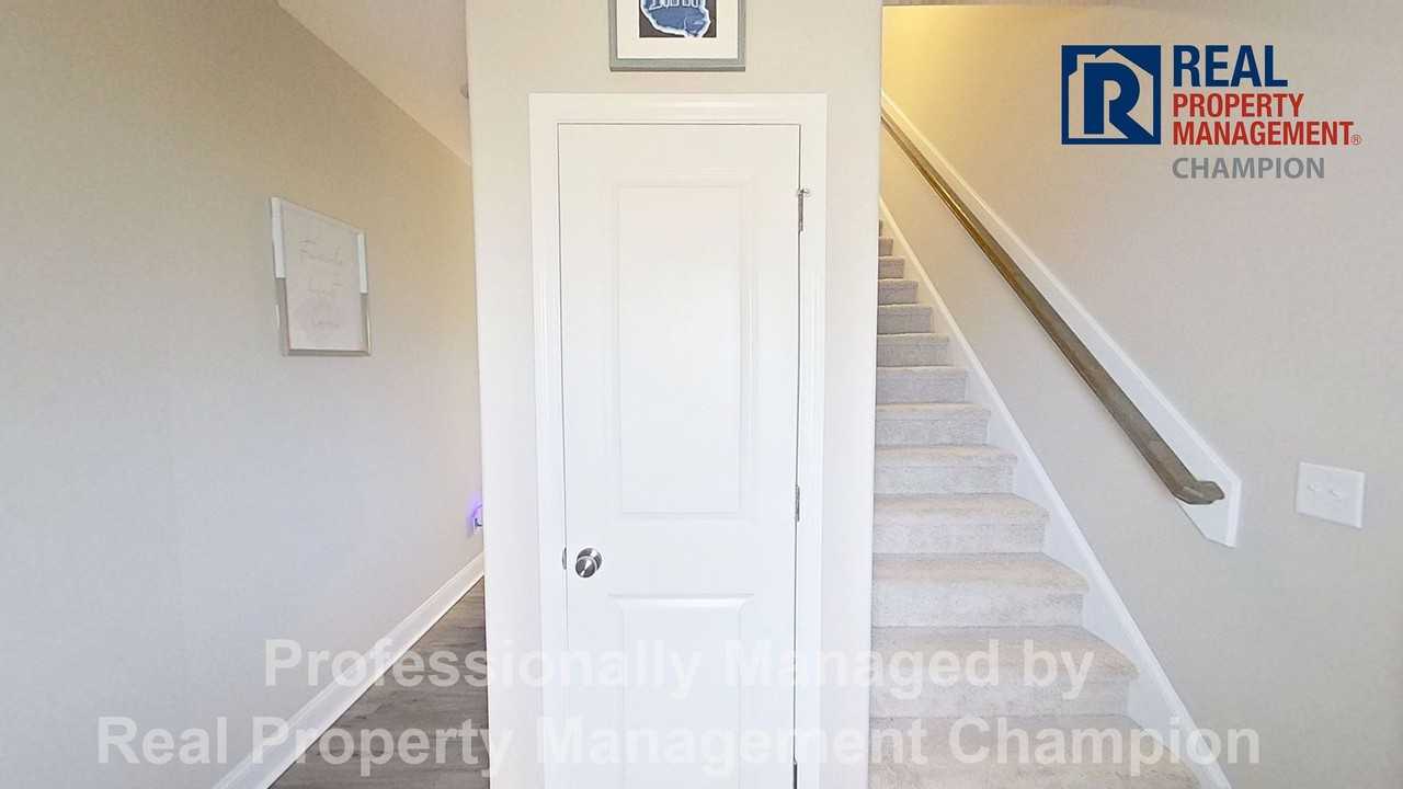 551 Misty Pond Dr - Photo 4 of 31