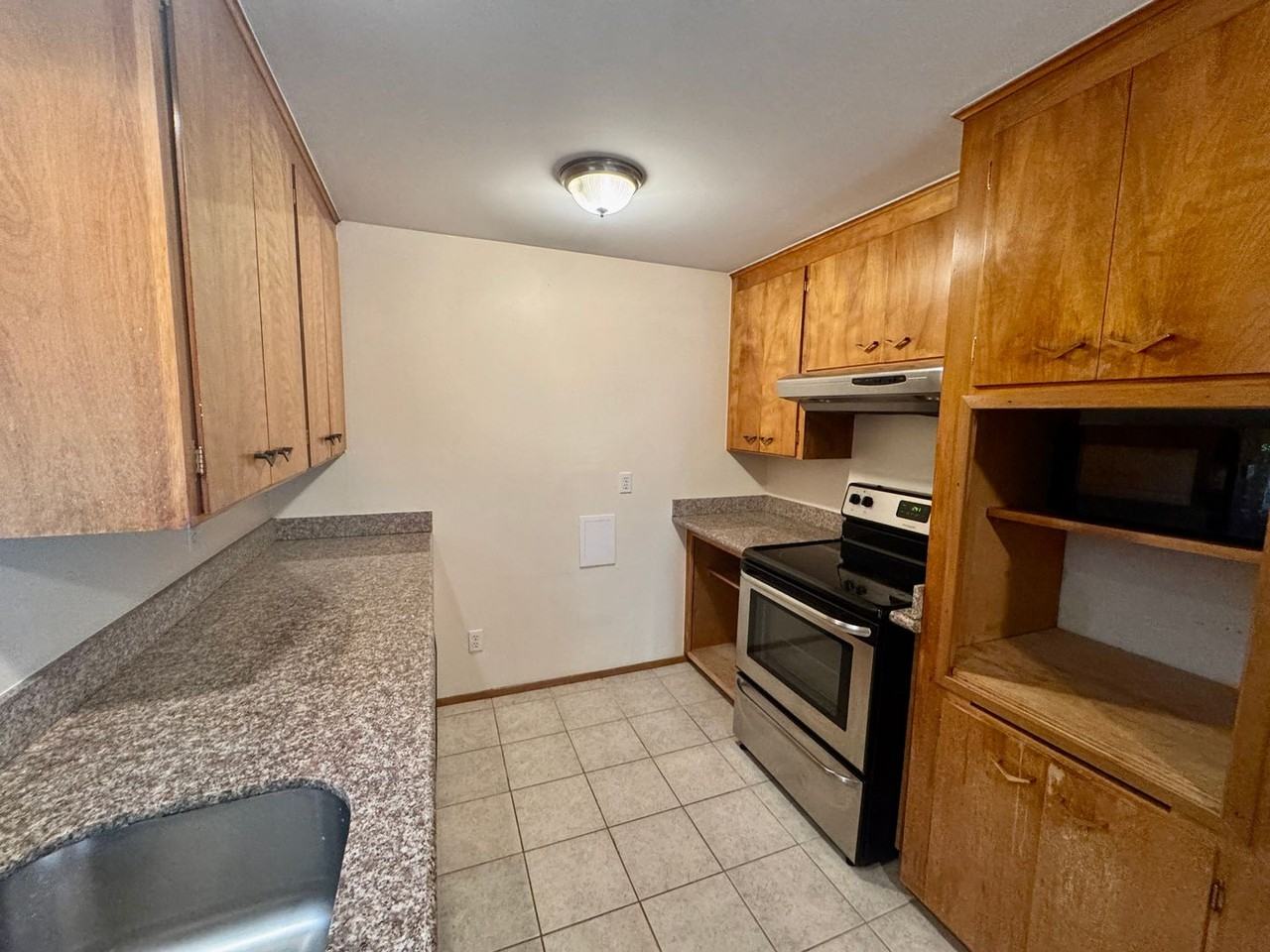 10323 Ne 68th St - Photo 2 of 10