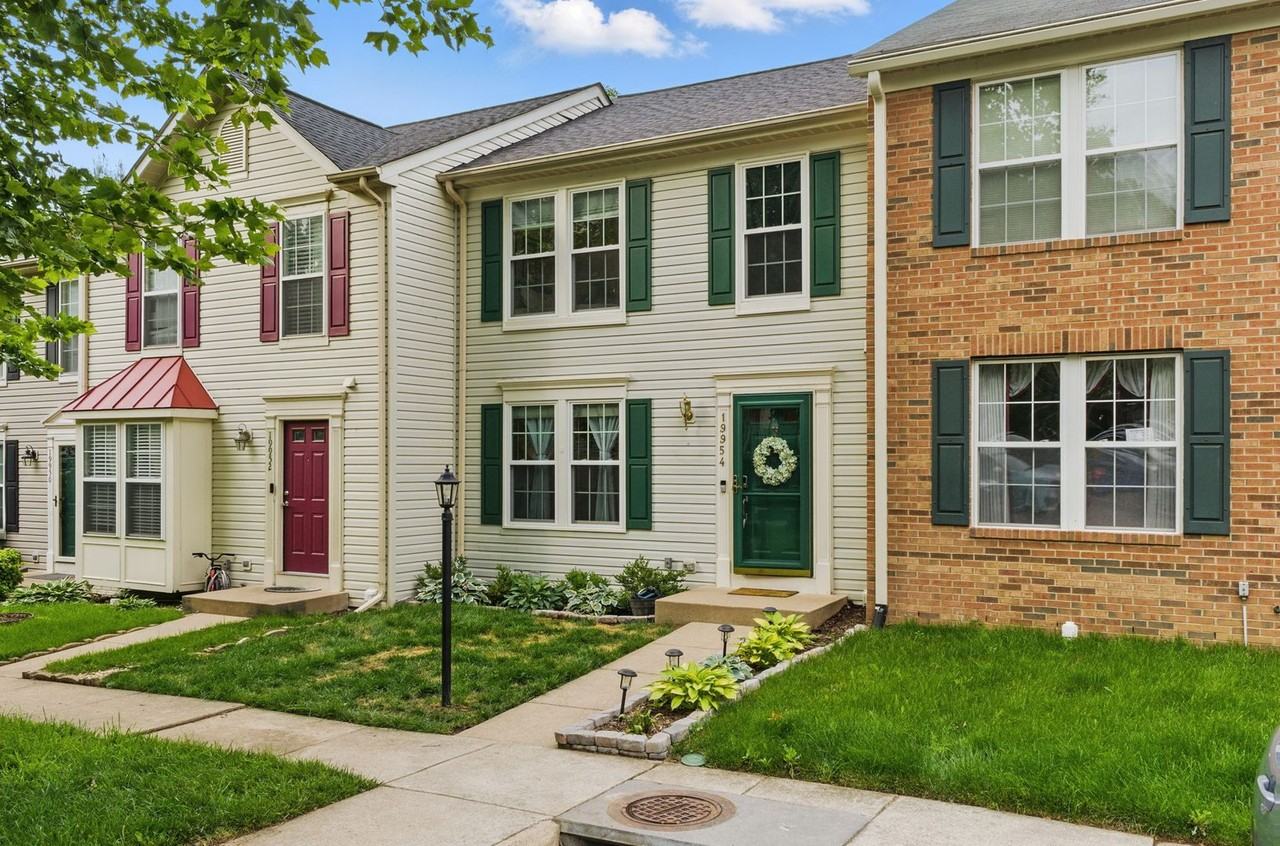 19954 Fieldgrass Sq - Photo 2 of 33