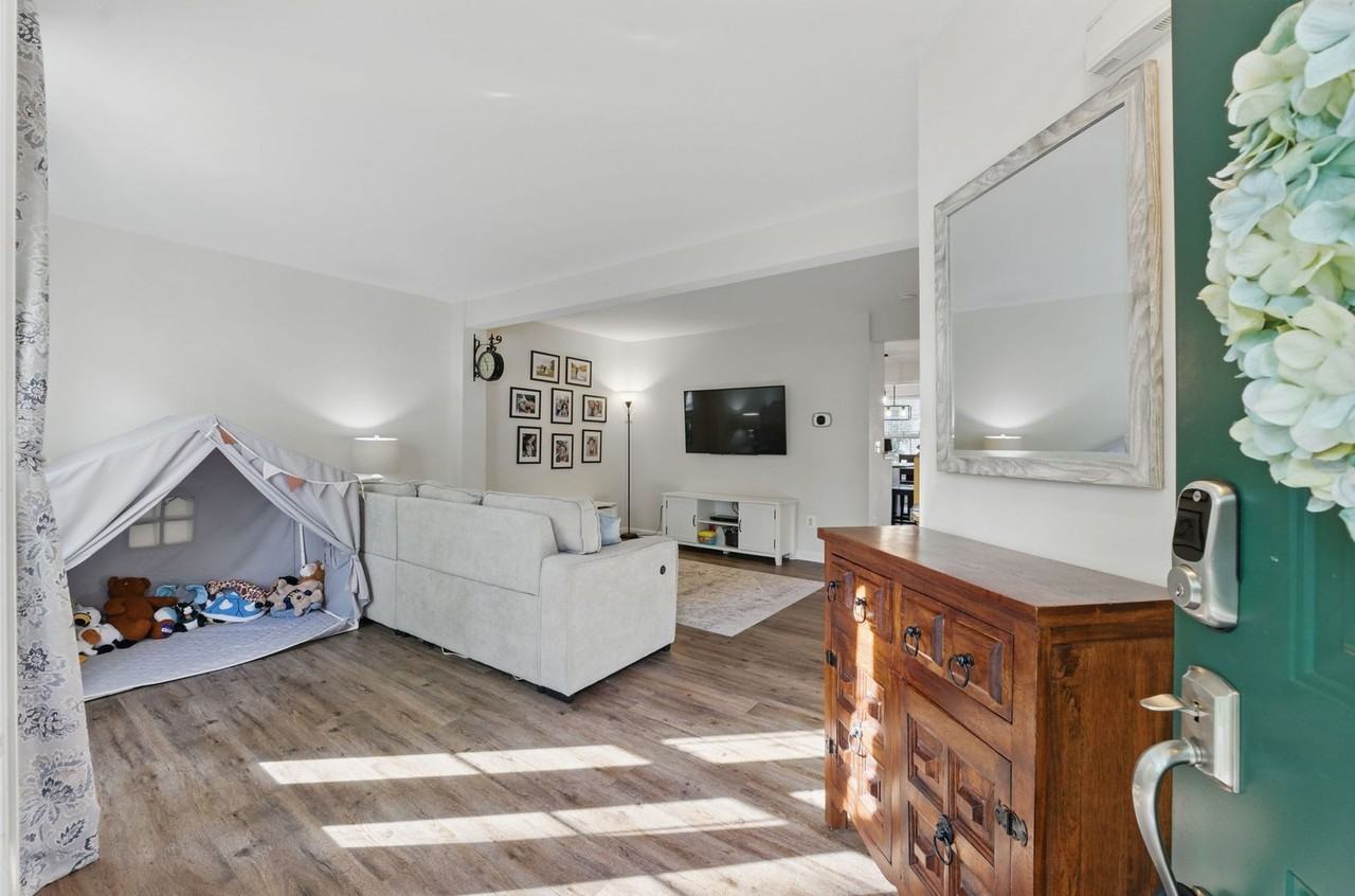 19954 Fieldgrass Sq - Photo 3 of 33