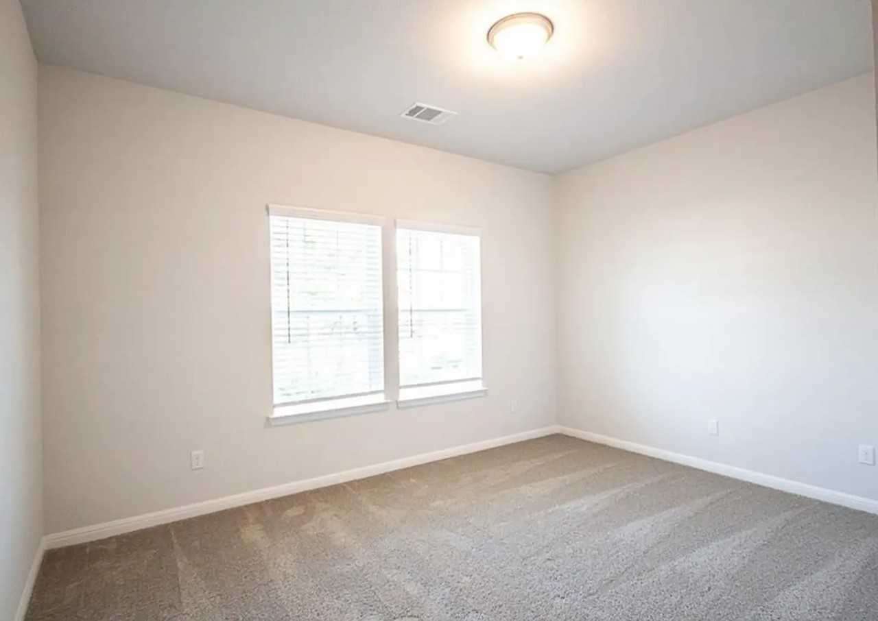 129 Winding Hollow Ln - Photo 6 of 34