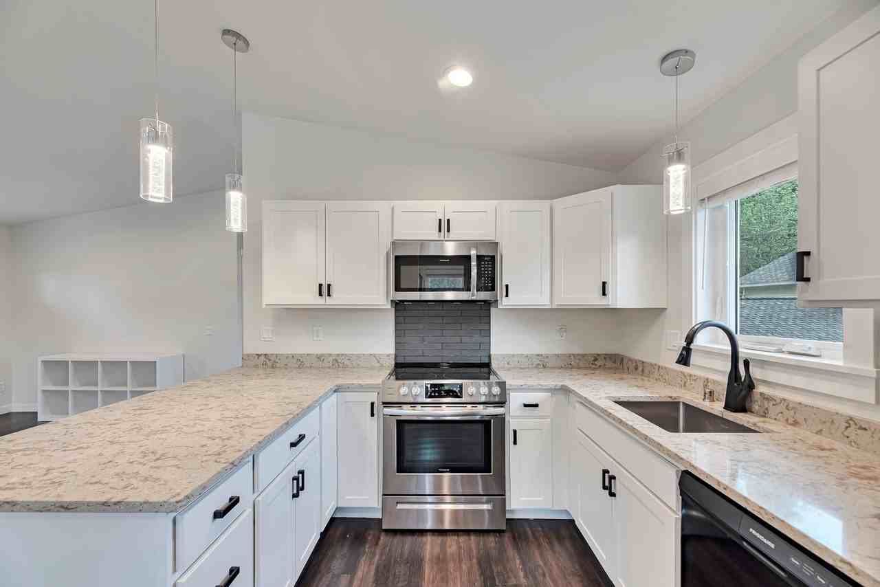 8106B Ne 141st St - Photo 2 of 10