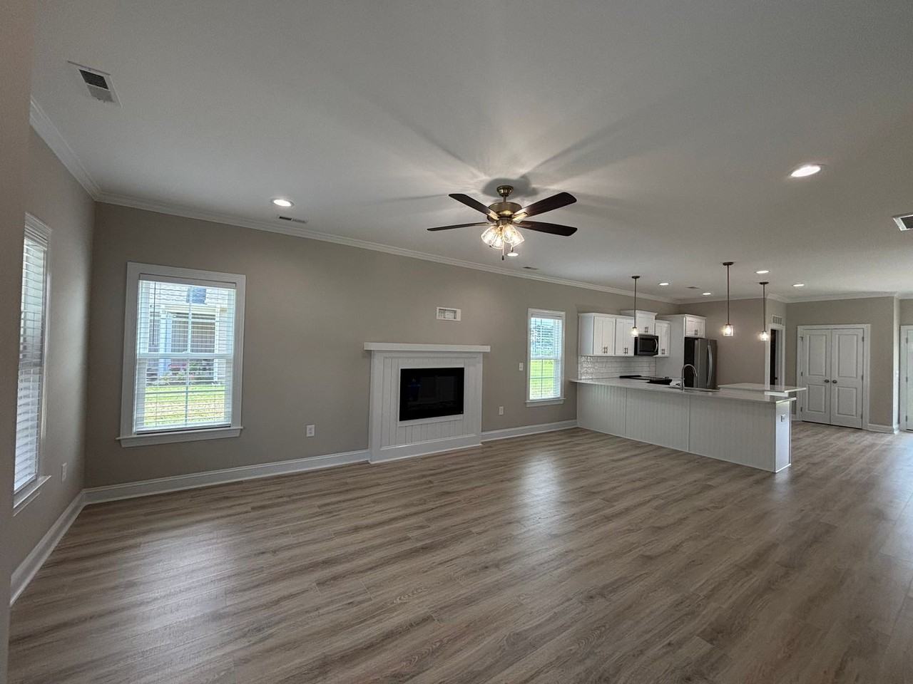 410 S Vance St - Photo 3 of 17