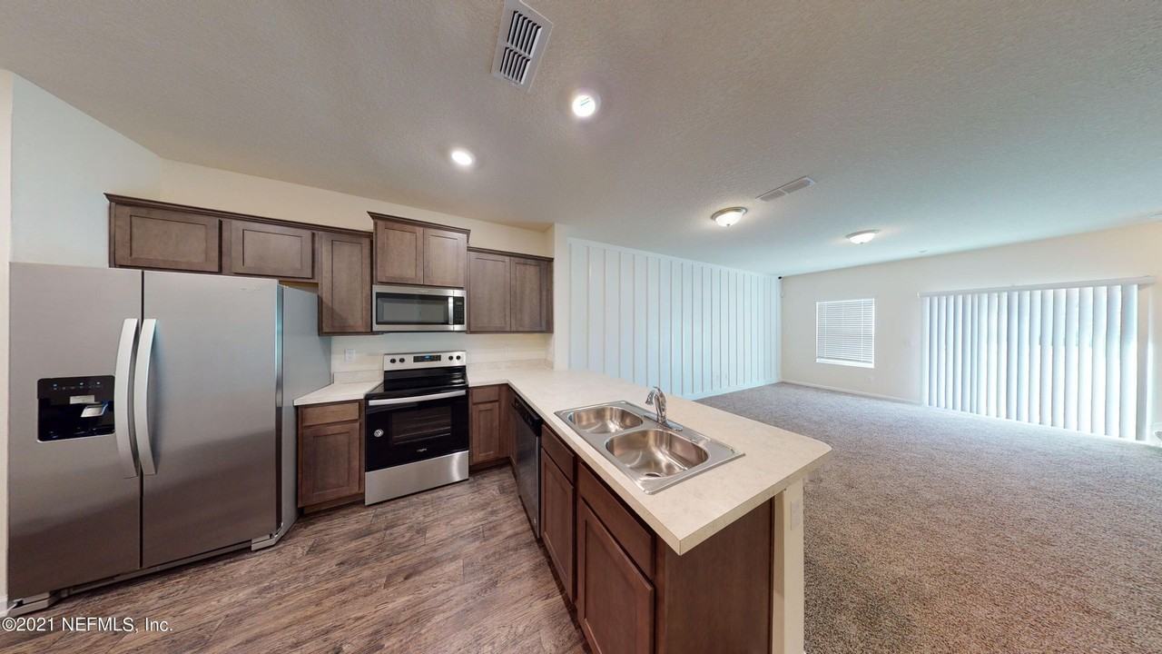 810 Capitol Pkwy - Photo 4 of 19