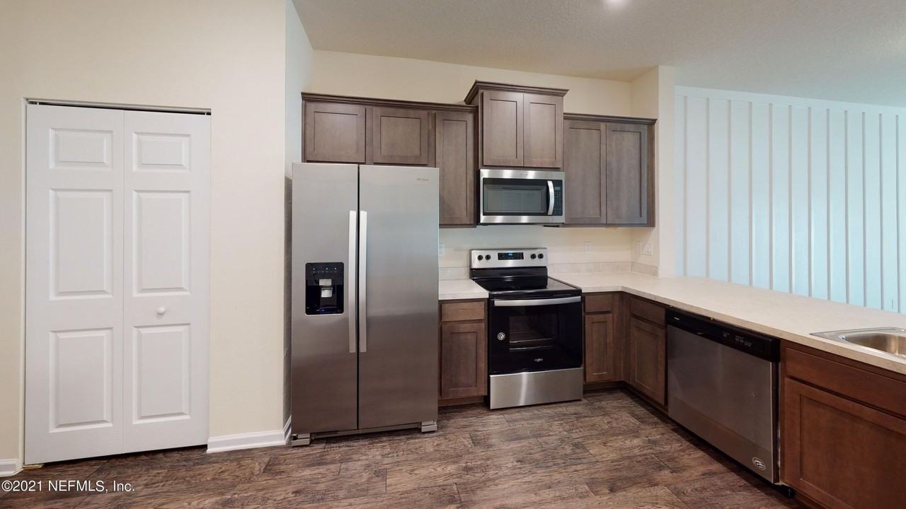 810 Capitol Pkwy - Photo 5 of 19