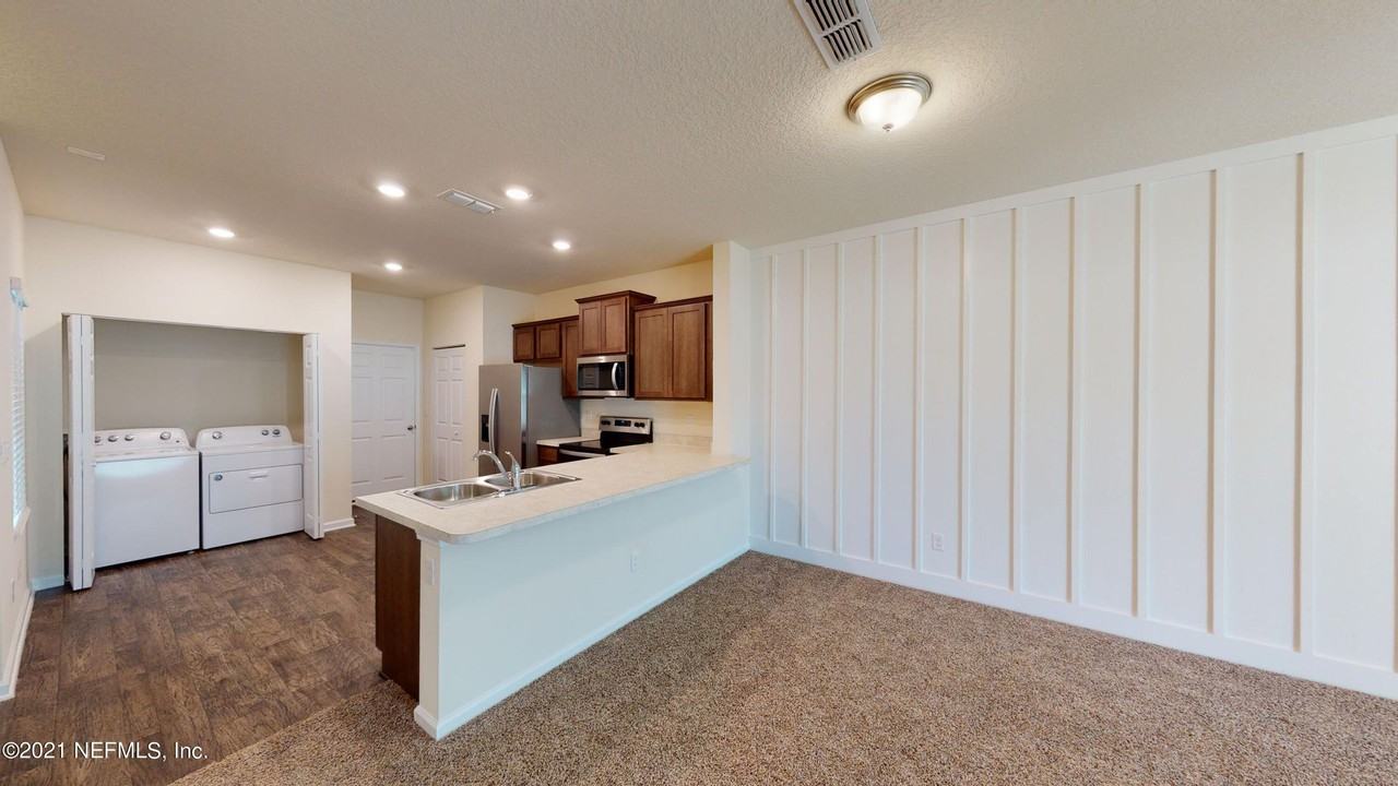 810 Capitol Pkwy - Photo 6 of 19