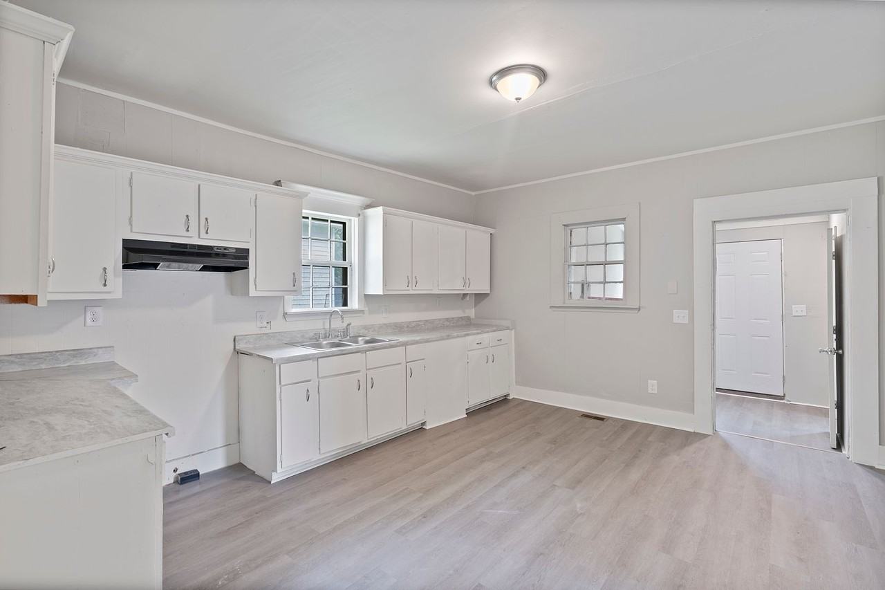 3309 Cedar Ave Sw - Photo 2 of 16