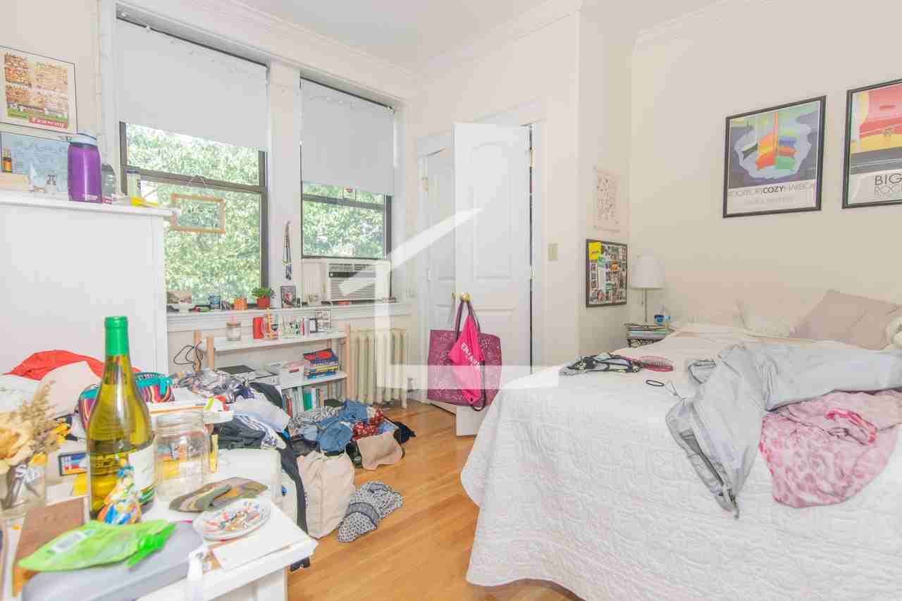 1328 Commonwealth Ave - Photo 3 of 9