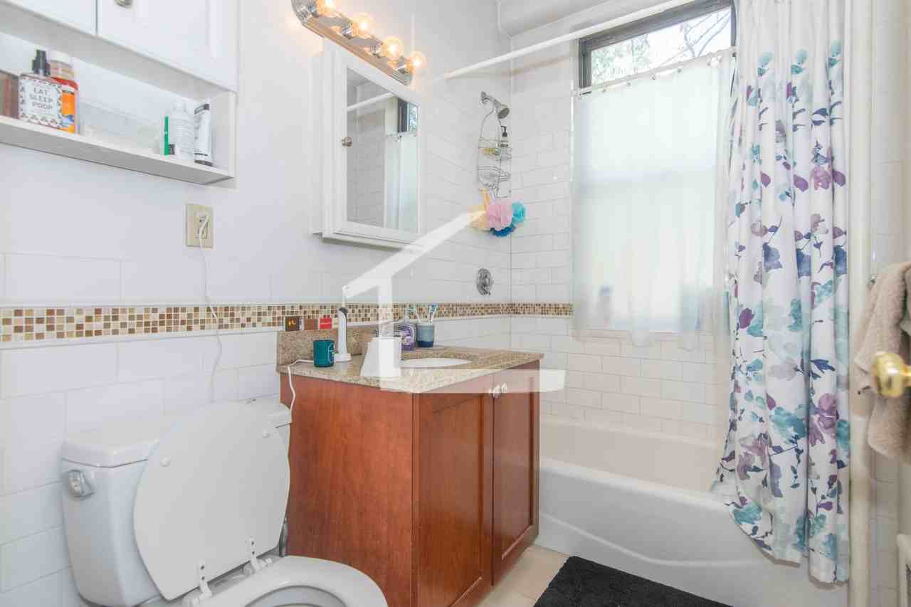 1328 Commonwealth Ave - Photo 4 of 9