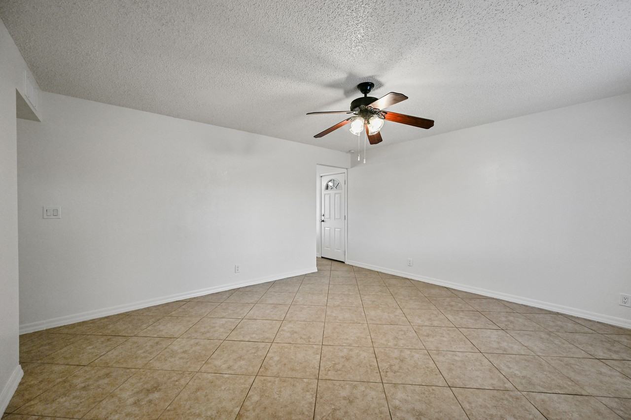 913 East 7th Drive - Photo 2 of 22