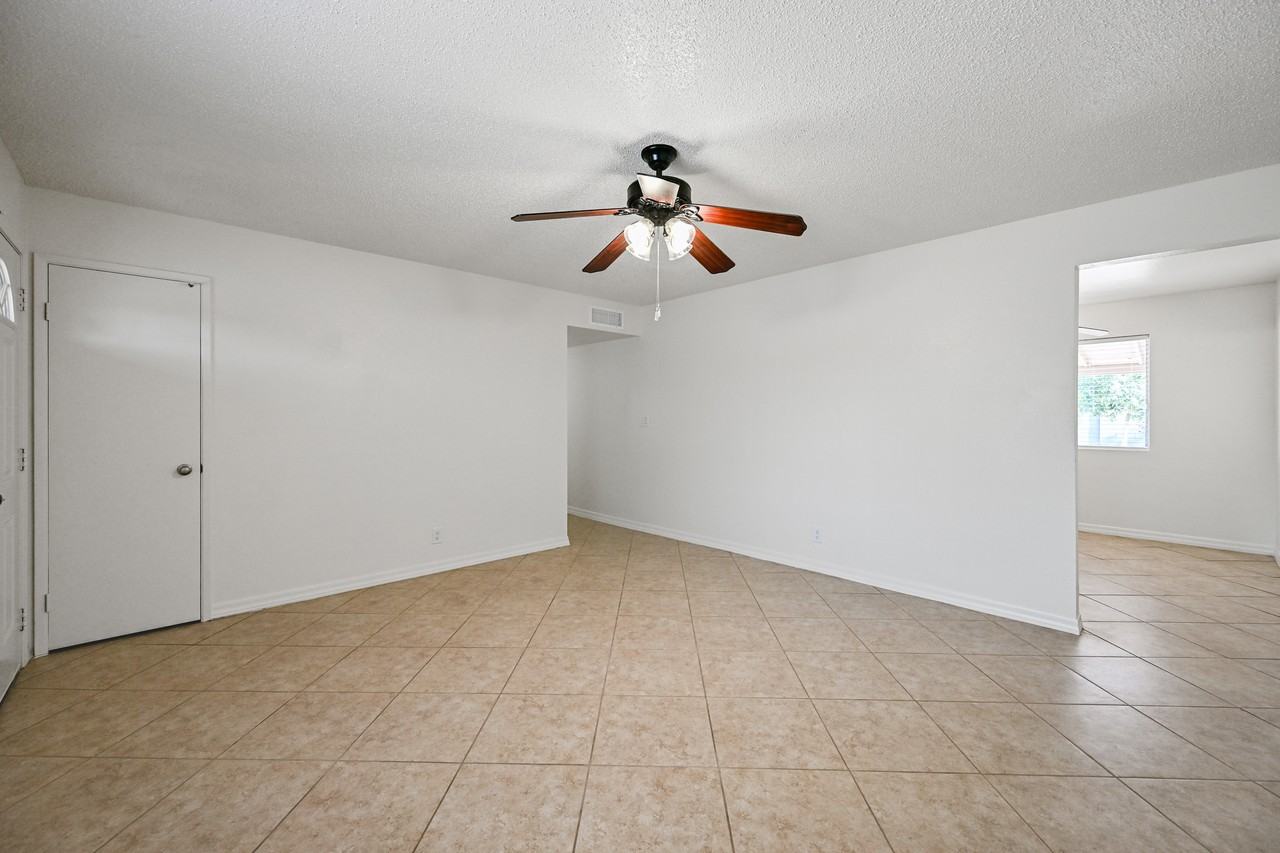 913 East 7th Drive - Photo 3 of 22