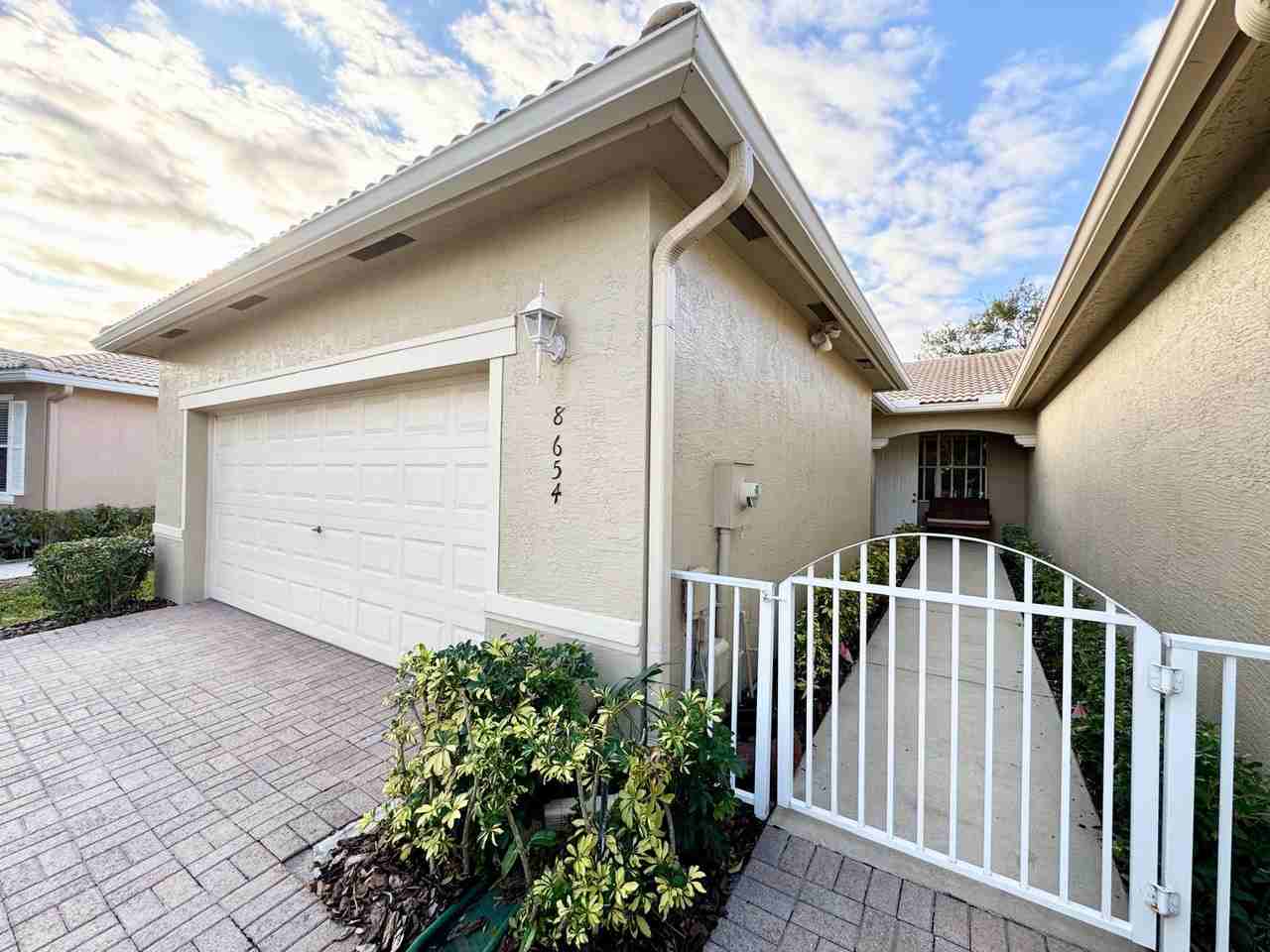 8654 Lineyard Cay #NA - Photo 2 of 31