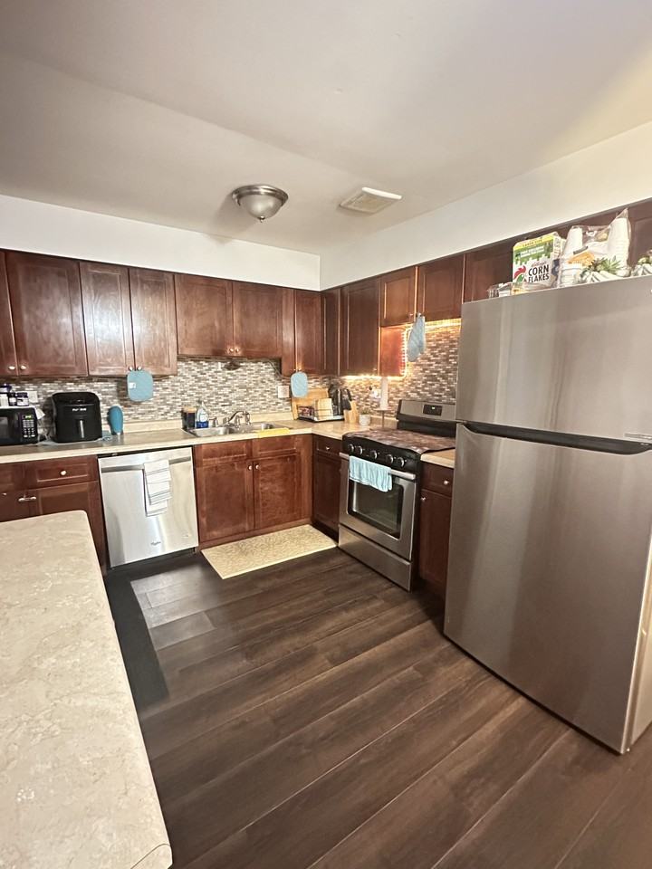 288 Wayne Ct #288 - Photo 4 of 10
