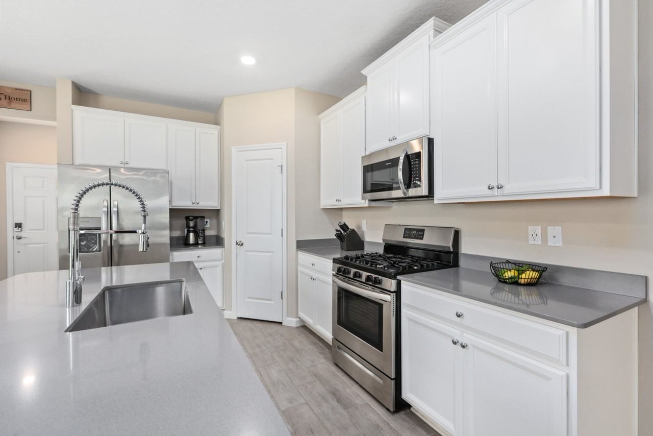 3987 Bloomfield Ct - Photo 2 of 10