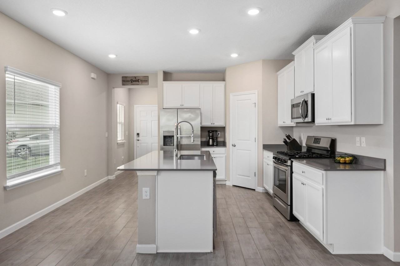 3987 Bloomfield Ct - Photo 4 of 10