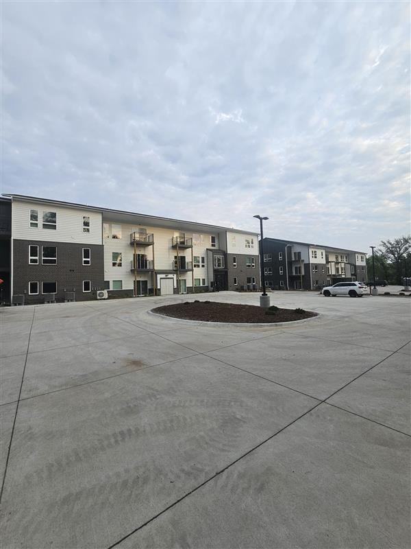 Oxbow Crossing Apartments BLD 207 - Photo 3 of 15