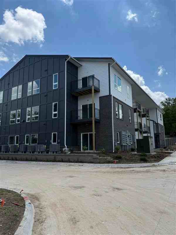 Oxbow Crossing Apartments BLD 203 - Photo 4 of 20