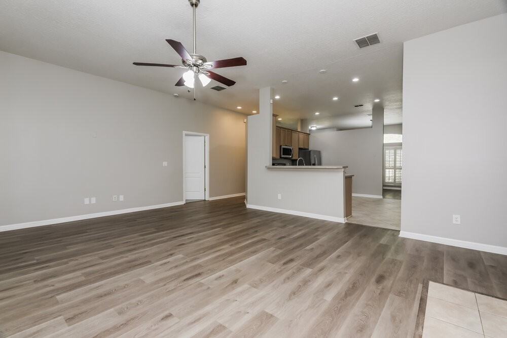 923 Mystic Harbor Dr - Photo 5 of 16