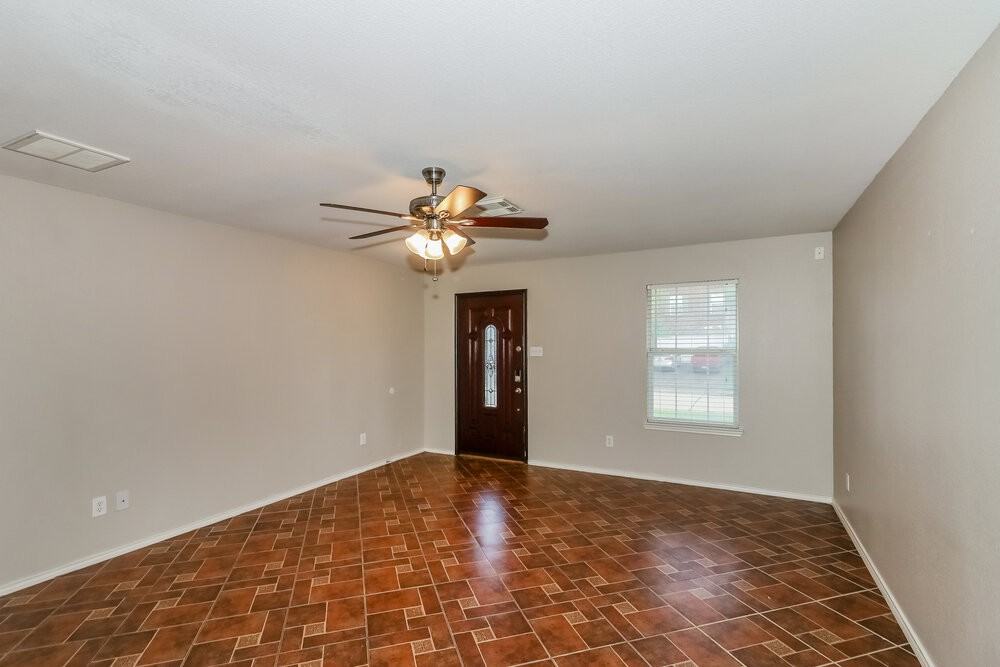 20814 Trenton Valley Ln - Photo 4 of 17