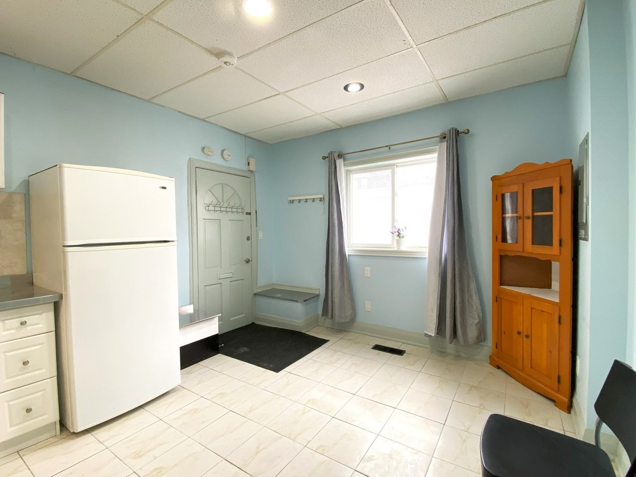 293 Broadview Avenue - Photo 3 of 10