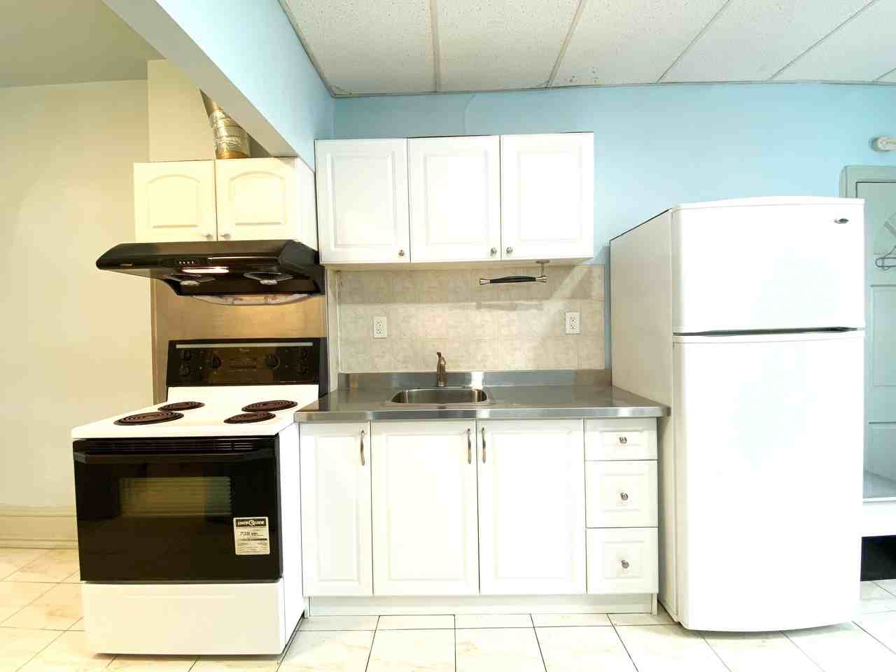 293 Broadview Avenue - Photo 4 of 10