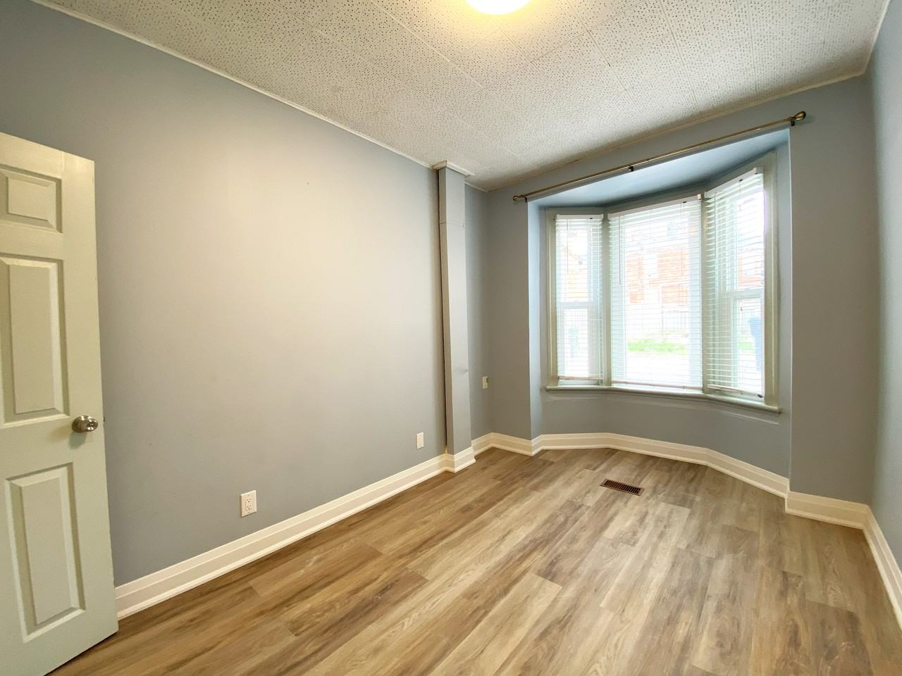 293 Broadview Avenue - Photo 5 of 10