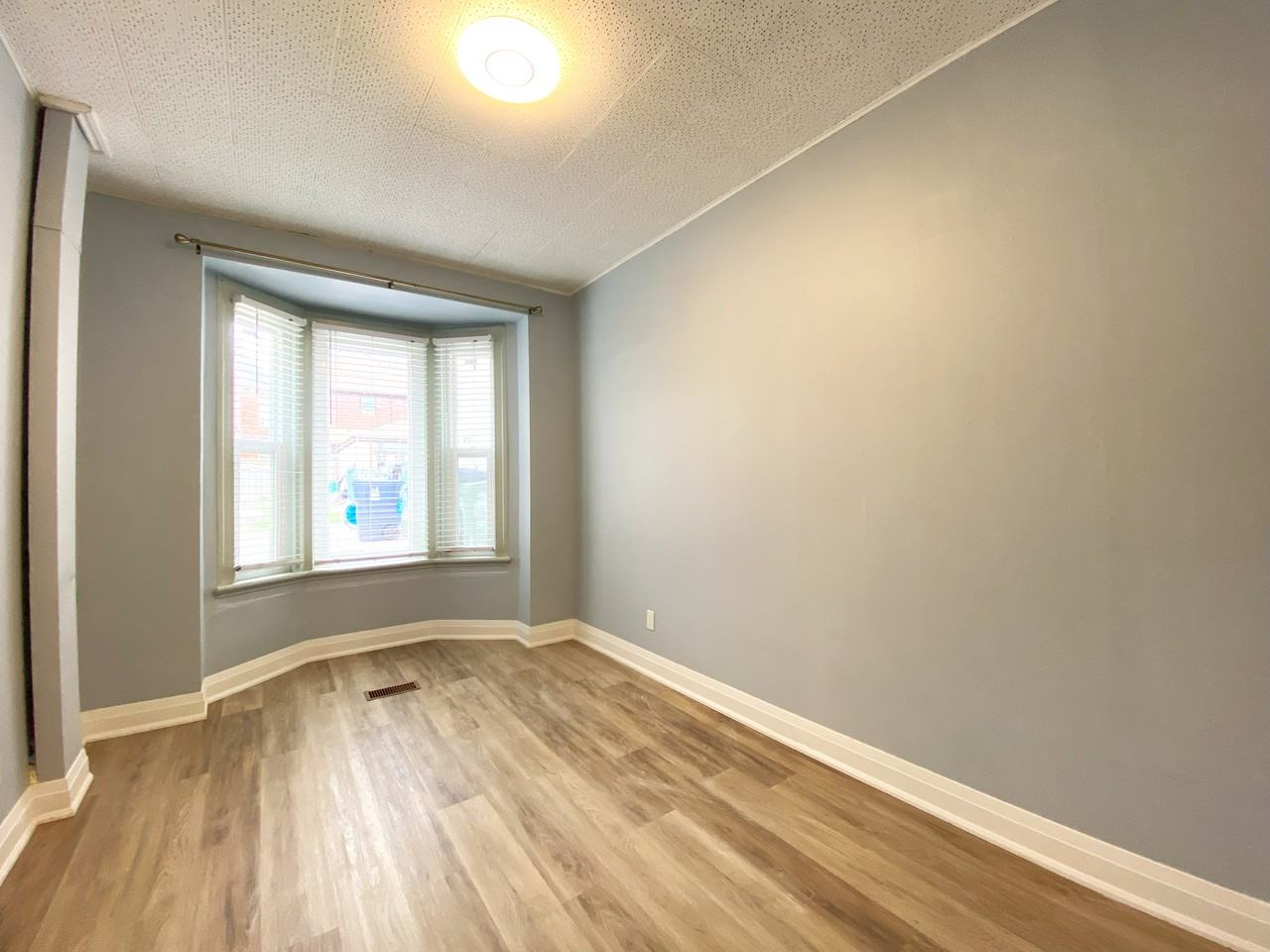 293 Broadview Avenue - Photo 6 of 10