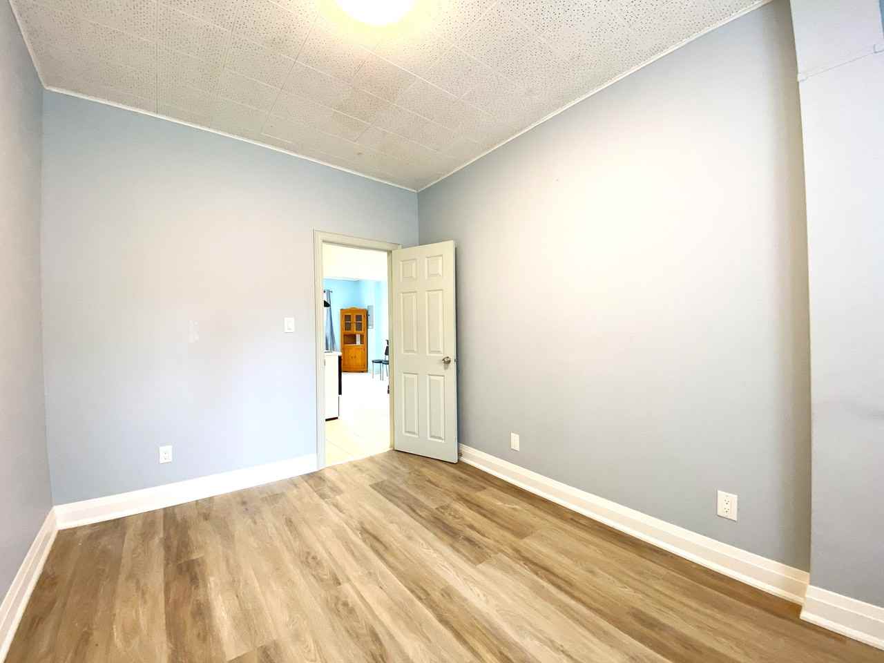 293 Broadview Avenue - Photo 7 of 10